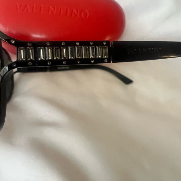 AUTHENTIC VALENTINO Black STUDDED W RHINESTONE SIDES. W case, worn once - Picture 4 of 10